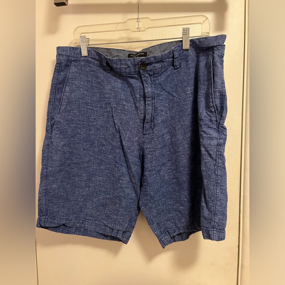 Size 35 men’s blue Banana Republic shorts